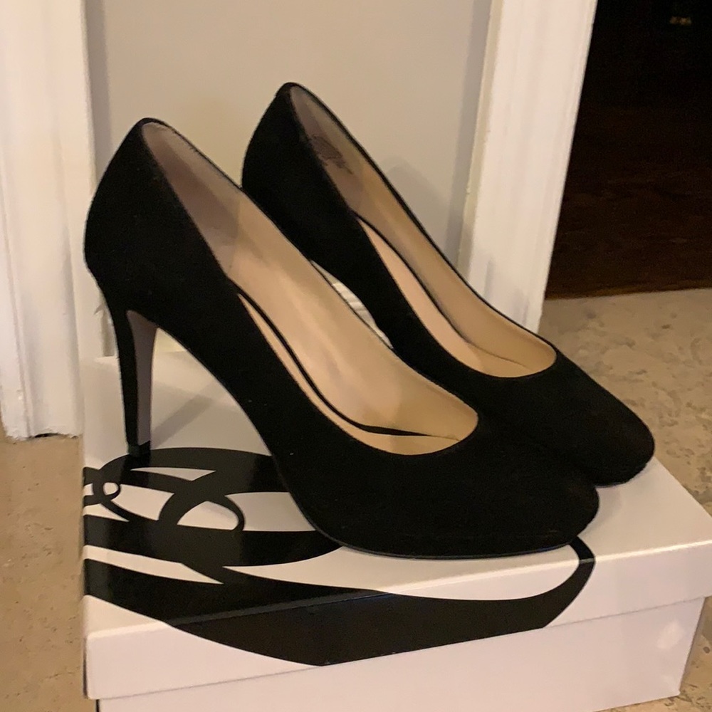 Size 8.5 suede Nine West heels
